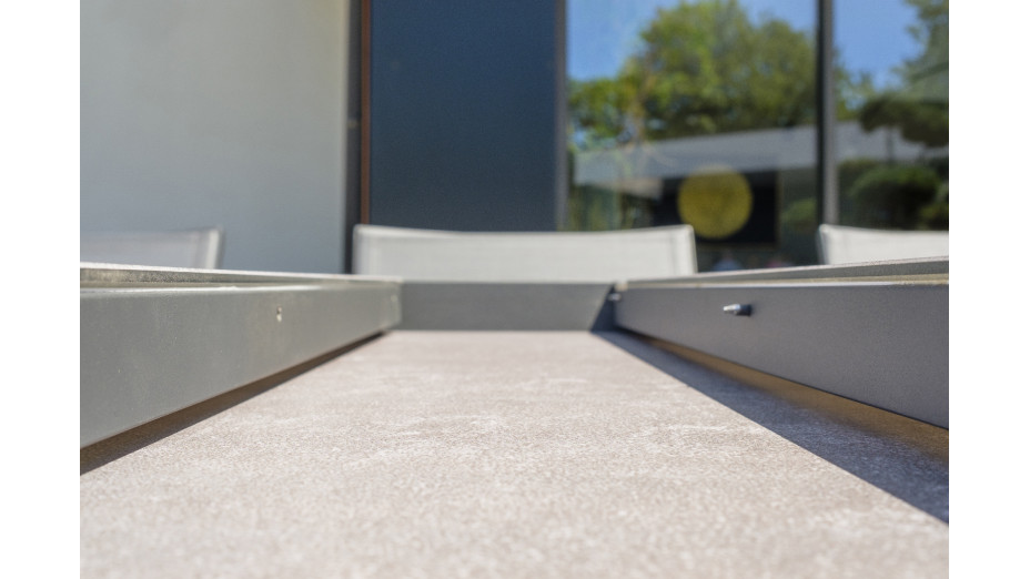 Table de jardin STOCKHOLM (200/300x96 cm) en aluminium et céramique avec rallonge intégrée - GRIS ANTHRACITE