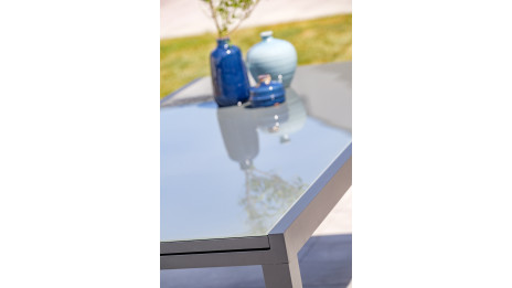Table de jardin TOLEDE (200/300x100 cm) en aluminium et plateau verre avec rallonge intégrée - GRIS ANTHRACITE
