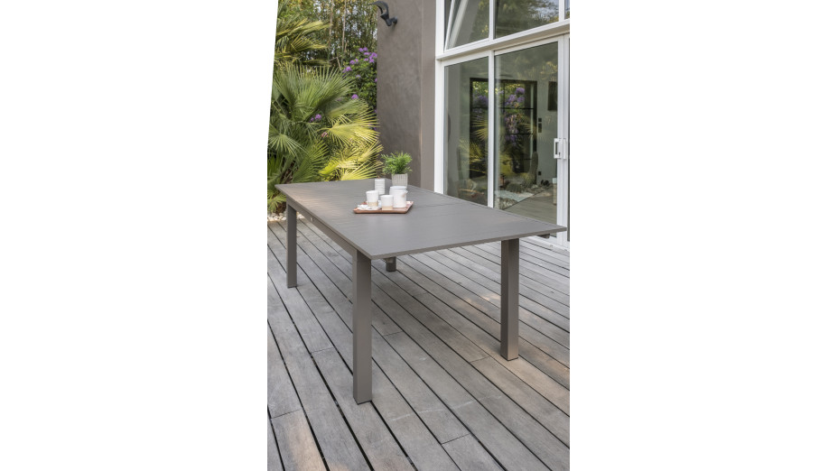 Table de jardin ZAHARA (180/240x100 cm) en aluminium avec rallonge automatique - TAUPE