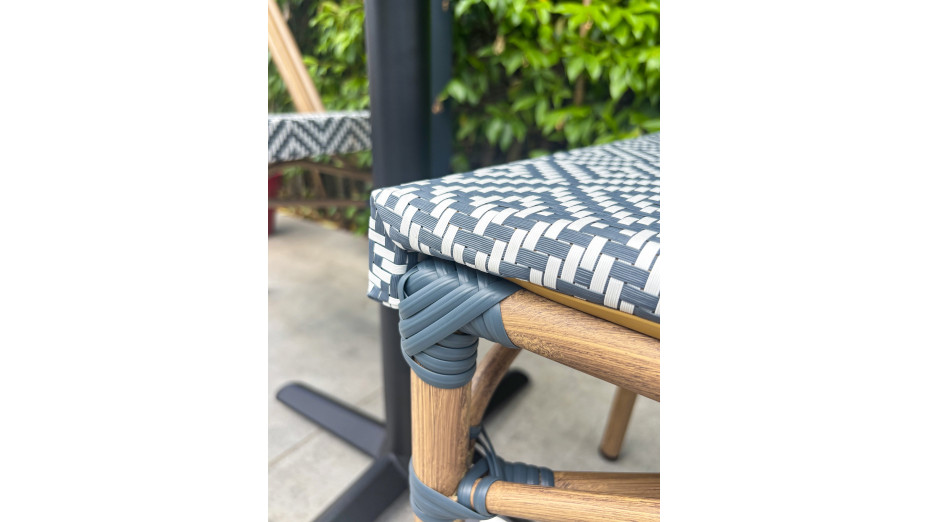 Lot composé d'une table de jardin BISTRO-TB60-HPL-MB et de 2 fauteuils BISTRO-FT-TEX-BLEU empilables