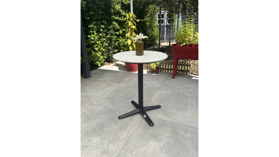 Table ronde de jardin BISTRO (diam. 60 cm) en acier noir et plateau terrazzo - BLANC