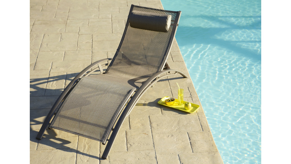 Lot composé de 2 bains de soleil CL76CAPPUCCINO (pré-montés) empilables