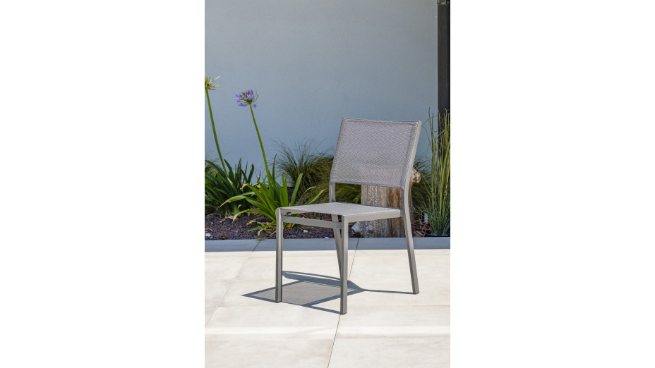 Lot composé d'une table de jardin DANIA-TB210-STONE-N avec rallonge et de 4 chaises STOCKHOLM-CH empilables