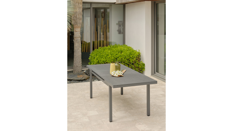 Lot composé d'une table de jardin DANIA-TB210-STONE-N avec rallonge et de 4 chaises STOCKHOLM-CH empilables