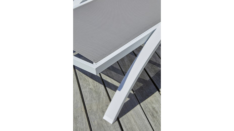 Lot composé de 2 bains de soleil BARCELONA-CL-BLANC (pré-montés) empilables