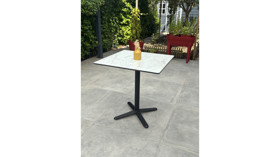 Lot composé d'une table de jardin BISTRO-TB70-HPL-MB et de 2 fauteuils BISTRO-FT-TEX-BLEU empilables