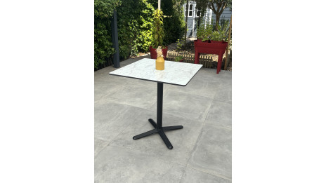 Lot composé d'une table de jardin BISTRO-TB70-HPL-MB et de 2 fauteuils BISTRO-FT-TEX-BLEU empilables