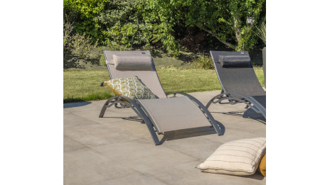 Lot composé de 2 bains de soleil CL76GREY (pré-montés) empilables