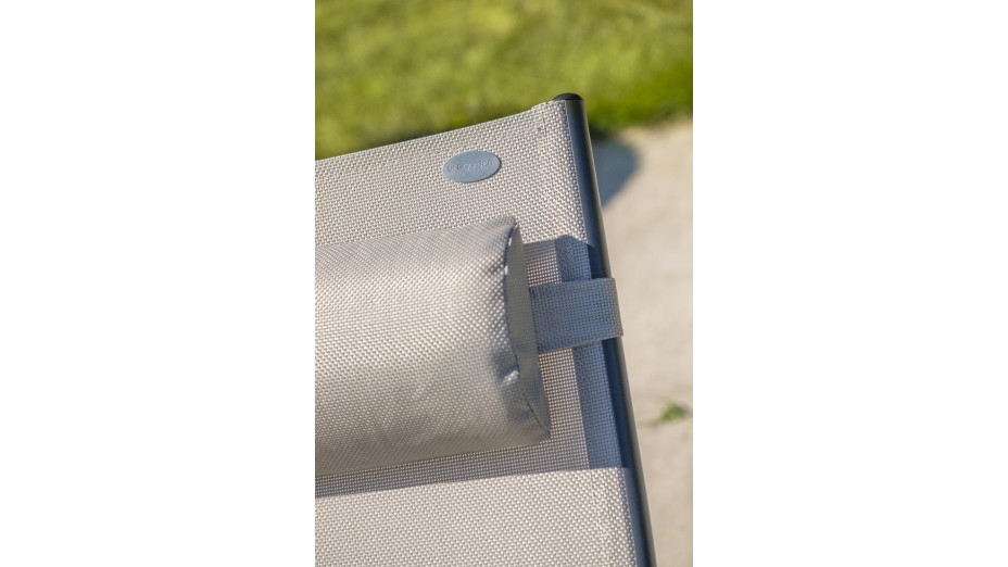 Lot composé de 2 bains de soleil CL76GREY (pré-montés) empilables