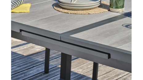 Table de jardin OLHOS (191/251x95 cm) avec rallonge automatique en aluminium et céramique - GRIS ANTHRACITE