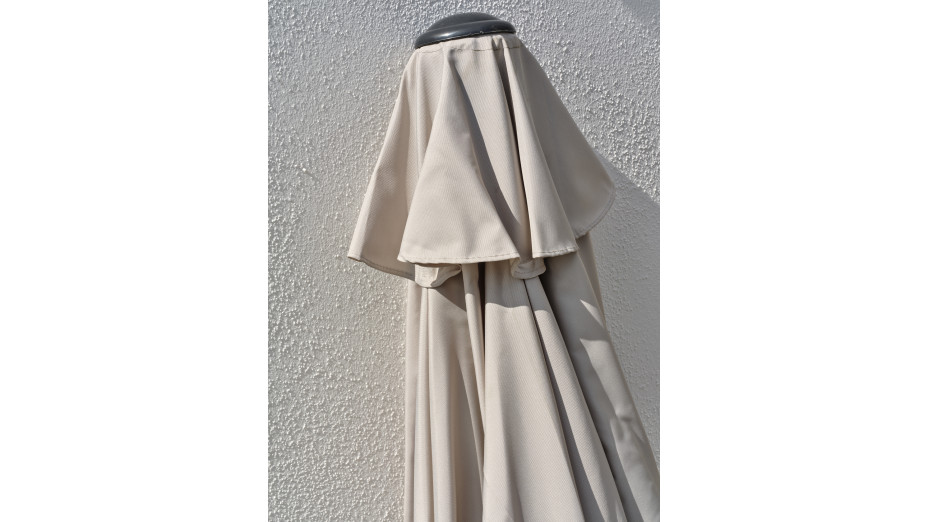 Parasol MARBELLA (diam. 2,7 m) à manivelle en aluminium gris anthracite et polyester - GRIS