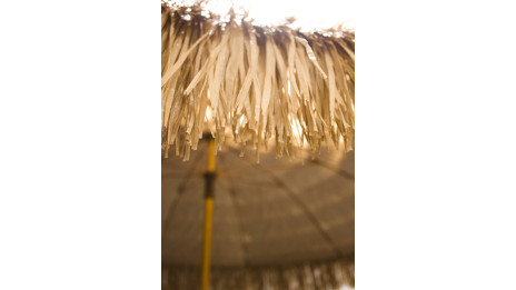 Parasol à franges HAWAI (diam. 200 cm) en acier finition bois - MARRON