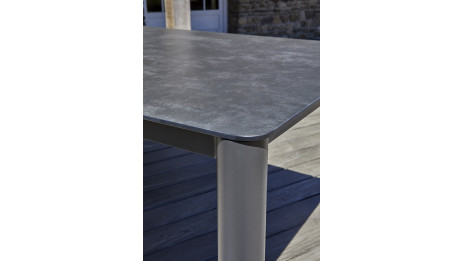 Lot composé d'une table de jardin CAMARGUE-TB220 et de 8 fauteuils CAMARGUE-FT