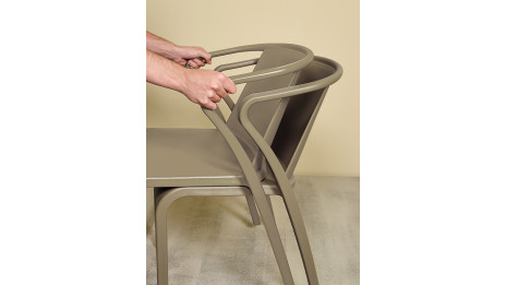 Lot composé de 2 fauteuils de jardin FADO-FT-TAUPE empilables