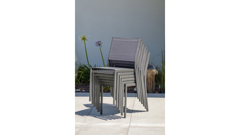 Lot composé d'une table de jardin STOCKHOLM-TB300-CER avec rallonge et de 8 chaises STOCKHOLM-CH empilables
