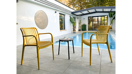 Lot composé de 2 fauteuils de jardin TIAGO-FT-MOUTARDE empilables