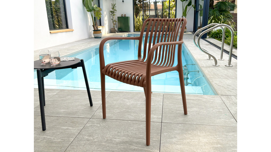 Fauteuil de jardin empilable TIAGO en polypropylène - TERRACOTTA