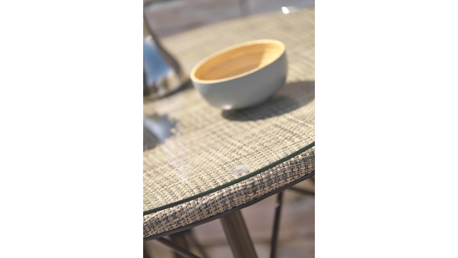 Lot composé d'une table de jardin ronde USHUAIA-TB125 et de 4 fauteuils USHUAIA-FT empilables