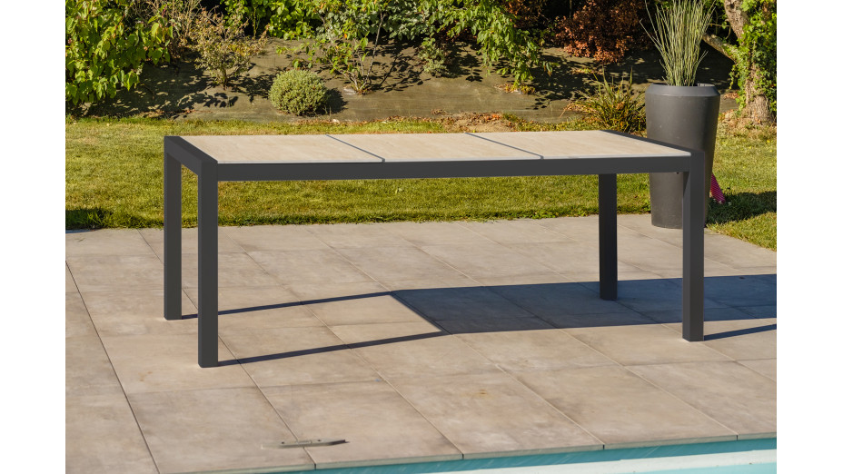 Lot composé d'une table de jardin VENISE-TB200 et de 8 fauteuils ALU-MIAMI-FT empilables