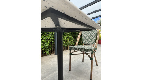 Lot composé d'une table de jardin BISTRO-TB70-TRZ et de 2 fauteuils BISTRO-FT-TEX-VERT empilables