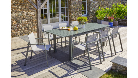 Lot composé d'une table de jardin MIAMI-TB240-KAKI avec rallonge et de 8 fauteuils MIAMI-FT-KAKI empilables