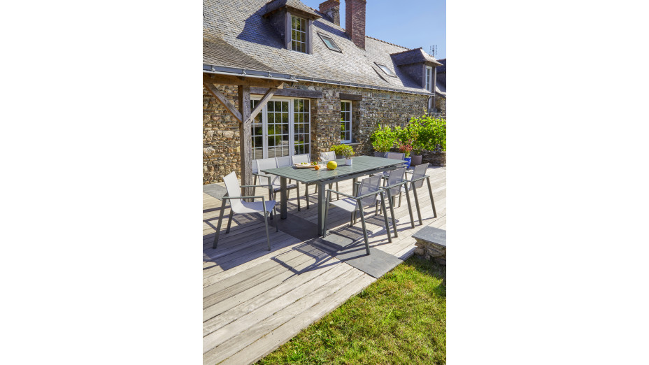 Lot composé d'une table de jardin MIAMI-TB240-KAKI avec rallonge et de 8 fauteuils MIAMI-FT-KAKI empilables