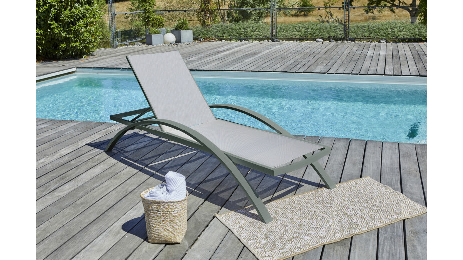 Lot composé de 2 bains de soleil BARCELONA-CL-KAKI empilables