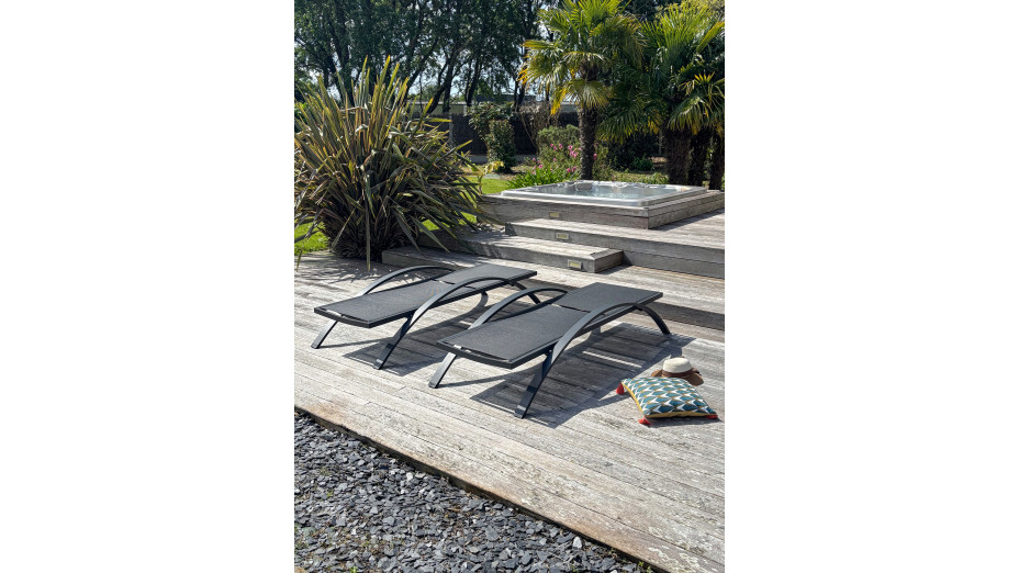 Lot composé de 2 bains de soleil BARCELONA-CL-NOIR empilables