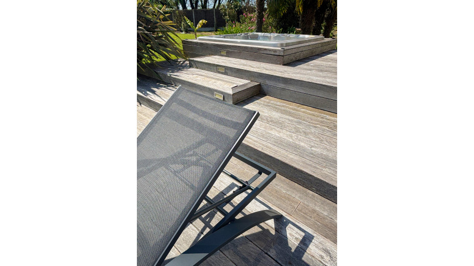 Lot composé de 2 bains de soleil BARCELONA-CL-NOIR empilables