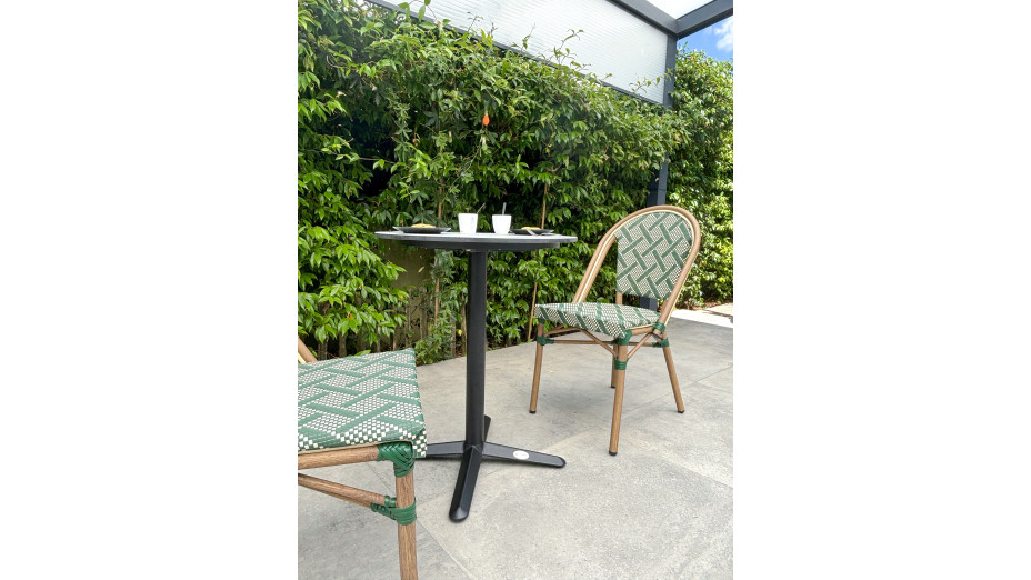 Lot composé d'une table de jardin BISTRO-TB60-HPL-MB et de 2 fauteuils BISTRO-FT-TEX-VERT empilables