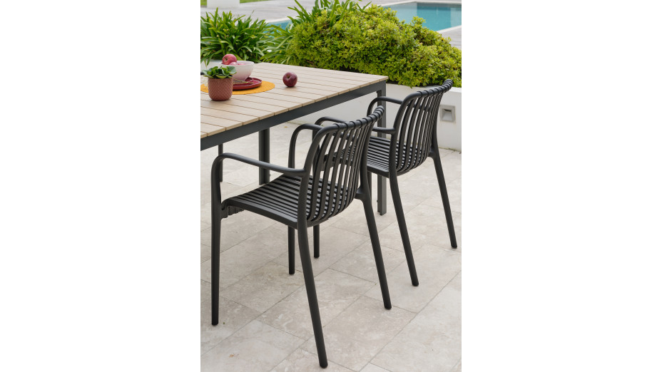 Lot composé d'une table BOSTON-TB150 et de 4 fauteuils de jardin empilables TIAGO-FT-NOIR