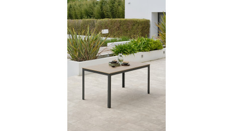Lot composé d'une table BOSTON-TB150 et de 4 fauteuils de jardin empilables TIAGO-FT-NOIR