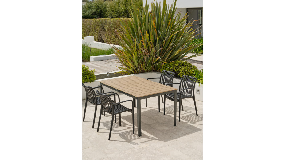 Lot composé d'une table BOSTON-TB150 et de 4 fauteuils de jardin empilables TIAGO-FT-NOIR