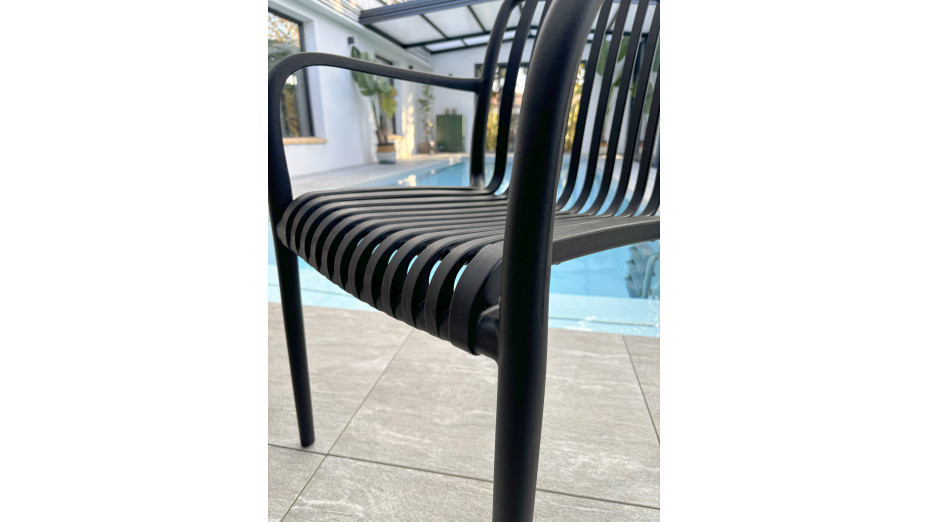 Lot composé d'une table BOSTON-TB150 et de 6 fauteuils de jardin empilables TIAGO-FT-NOIR
