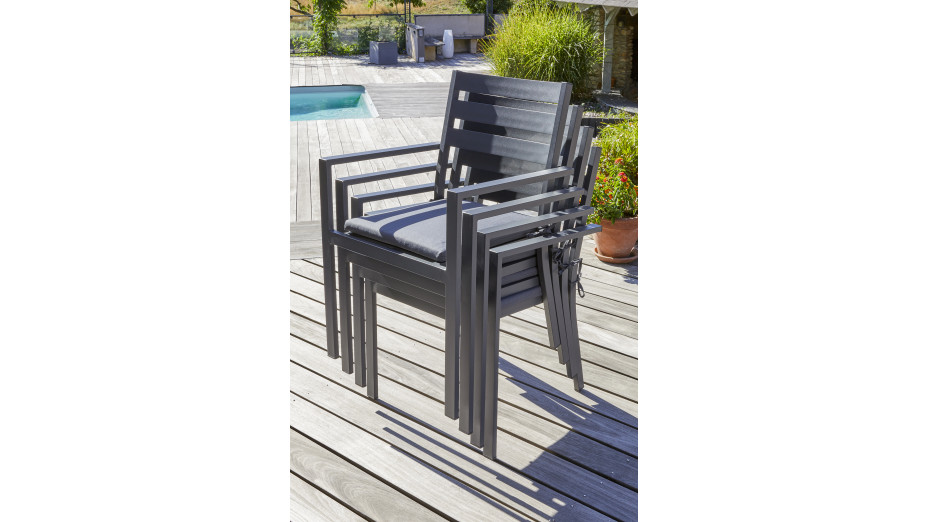 Lot composé d'une table de jardin PELOSA-TB200 et de 6 fauteuils PELOSA-FT empilables