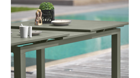 Lot composé d'une table de jardin MIAMI-TB240-KAKI avec rallonge et de 6 fauteuils MIAMI-FT-KAKI empilables